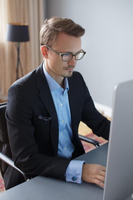 handsome-young-business-man-working-with-computer-office_613910-2845